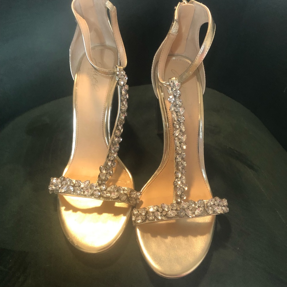 Badglby Mischka JEWEL Sandals size 9 used in gold.